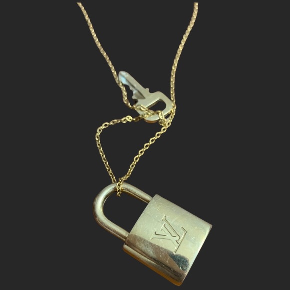 Louis Vuitton Accessories - Authentic Louis Vuitton lock and key set in gold hardware with gold chain